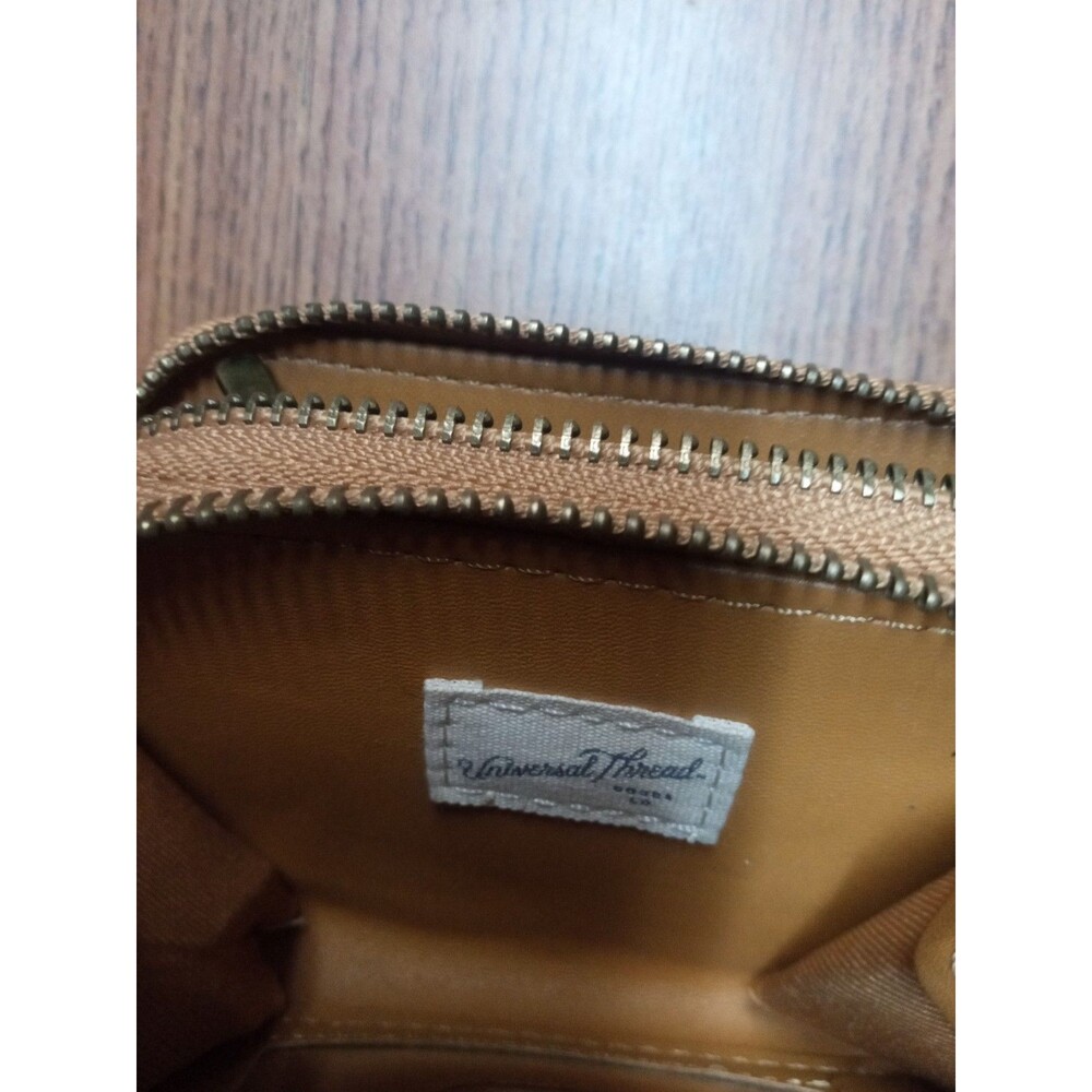 Universal Threads Card Wallet - Picture 4 of 8